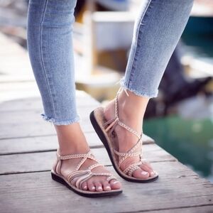 Nwot Plaka Palm Leaf Flat Women's Sandals In Peach Sand Size 8